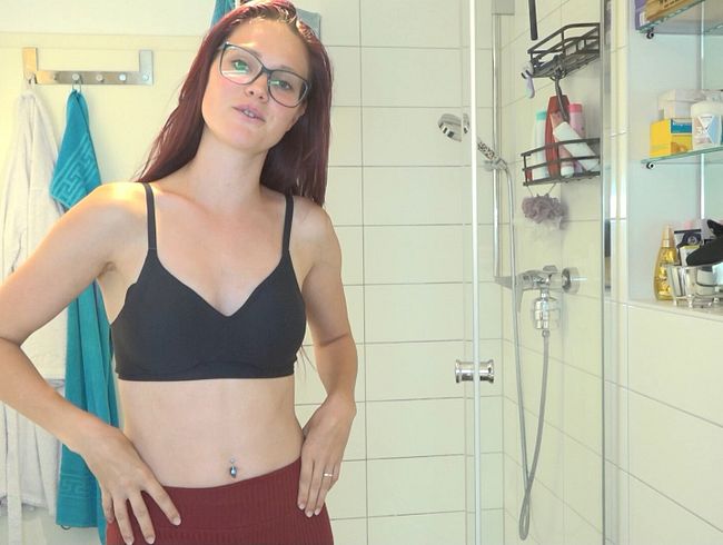 Bella Klein Porno Video: Kommst du mit mir in die Dusche ?
