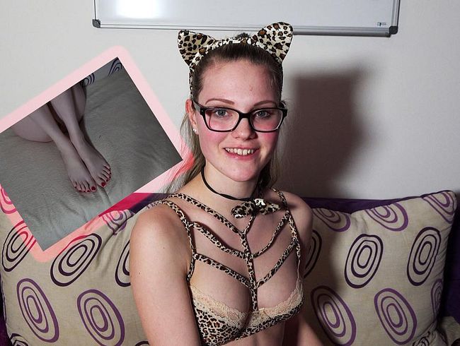 Bella Klein Porno Video: Roter Nägel und High Heels für dich!!