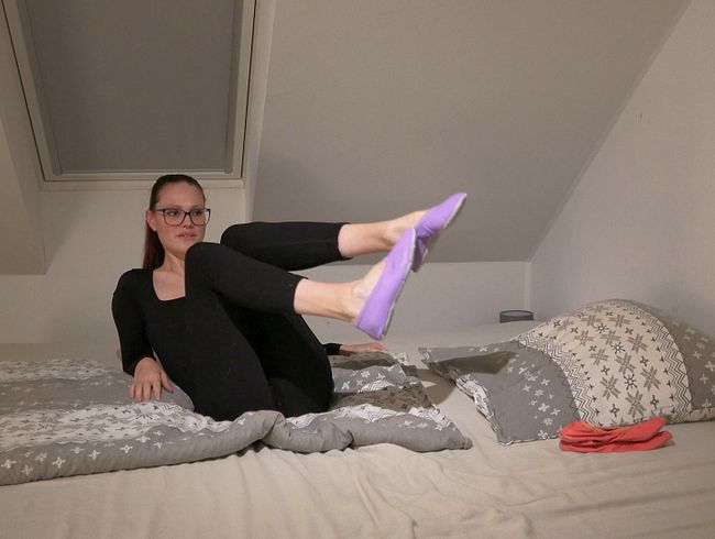 Bella Klein Porno Video: Wie gefallen dir meine Schläppchen?